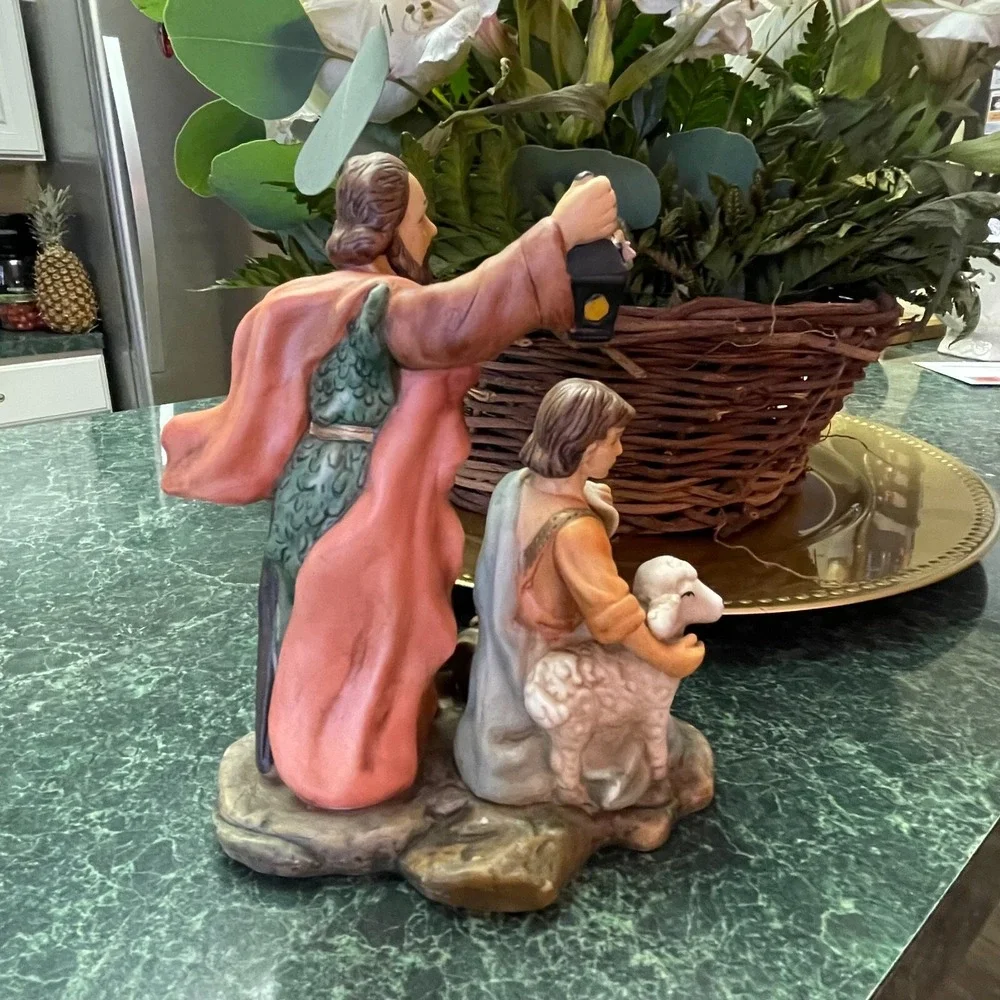 AVON Holiday Treasures Nativity Porcelain Blessed Visitors Shepherds Pre-Owned